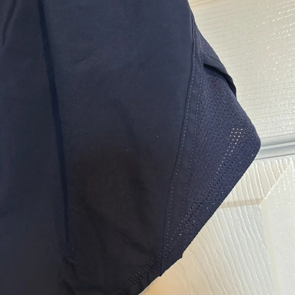 Unde Armour women’s blue lined loose fit athletic shorts size medium - Picture 6 of 8